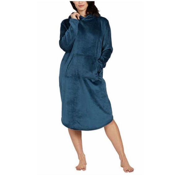 32 Degrees Women's Cozy Soft Velour Front Pocket Hooded Lounger